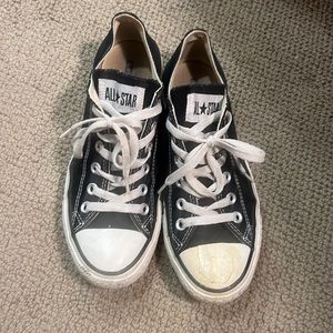 Black classic converse women’s 7, damaged toe